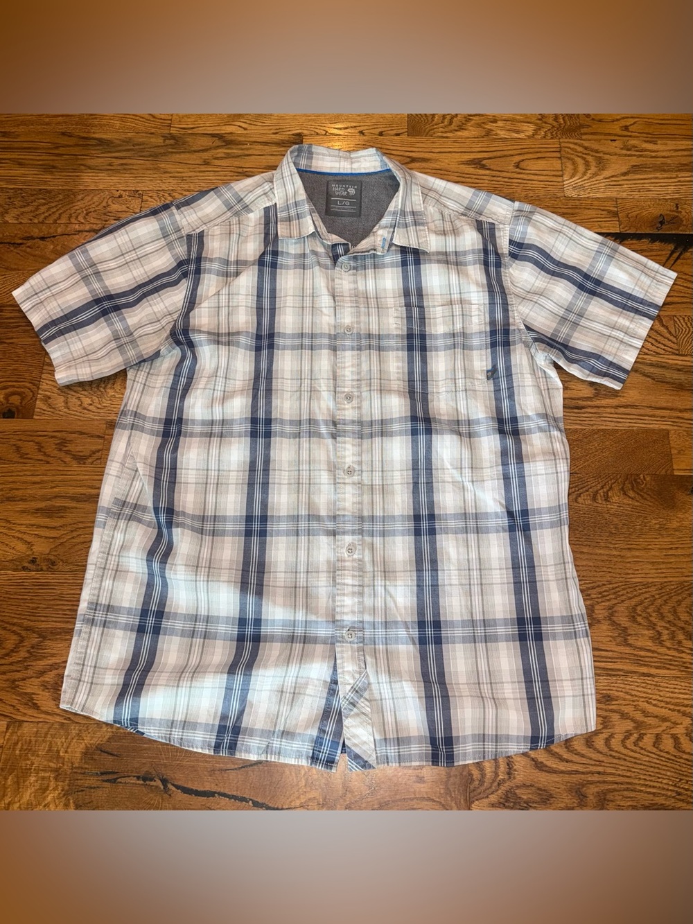 Mountain Hardwear. Short Sleeve Plaid Button Down. Blue/Gray. Size Large.